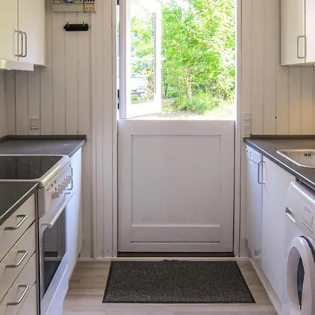 Awesome In Aakirkeby With Kitchen Σπίτι διακοπών Vester Somarken