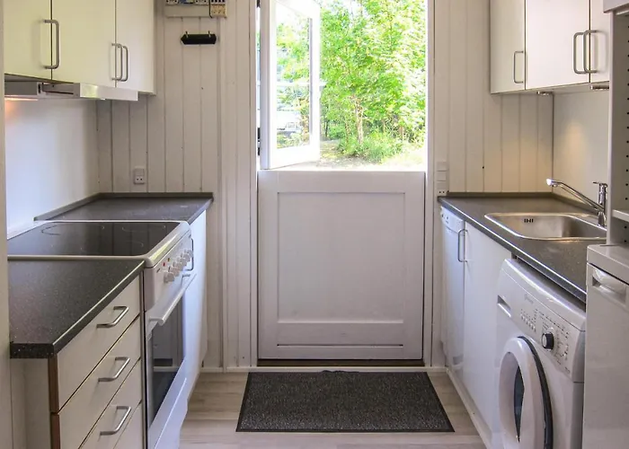 Awesome In Aakirkeby With Kitchen Дом отдыха Vester Somarken