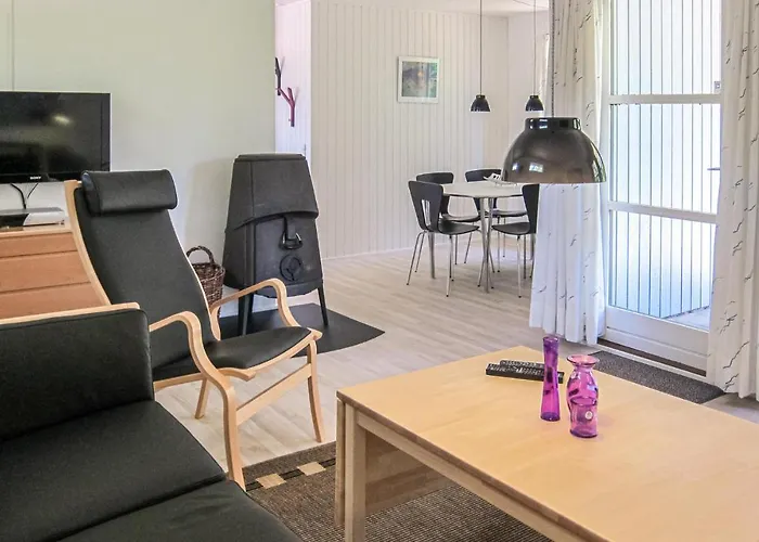 Awesome In Aakirkeby With Kitchen Vester Somarken